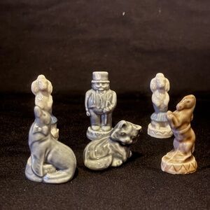 Set of 6 Wade of England Figurines
